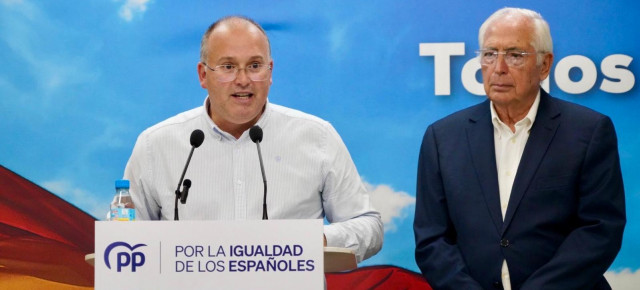 Miguel Tellado ofrece una rueda de prensa en Melilla acompañado por Juan José Imbroda