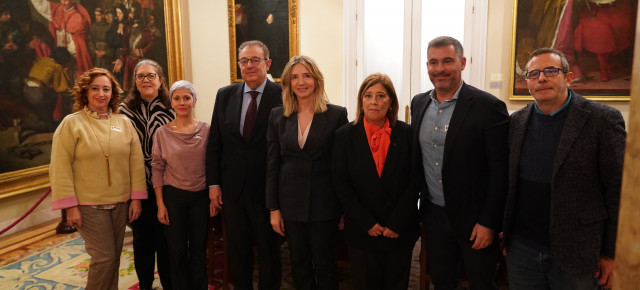Representantes del PP Senado en una reunión con representantes del sector de las peluquerías y centros de estética