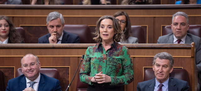 La secretaria general del PP, Cuca Gamarra, en la sesión de control al Gobierno