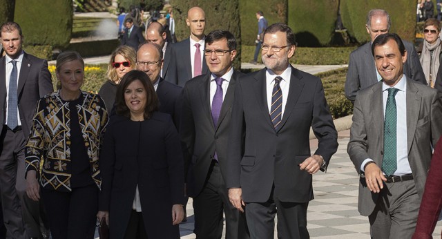 Mariano Rajoy con Cristina Cifuentes, Soraya Sáenz de Santamaría y Fernando Martínez-Maillo durante la presentación de la candidatura de Madrid