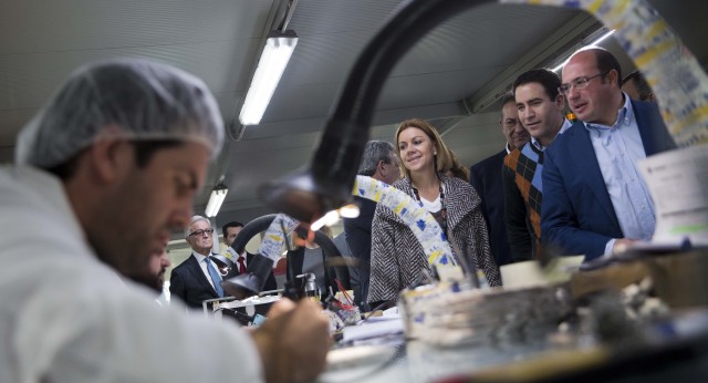 María Dolores de Cospedal visita la empresa SECOM en Molina de Segura (Murcia)