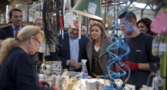 María Dolores de Cospedal visita la empresa SECOM en Molina de Segura (Murcia)