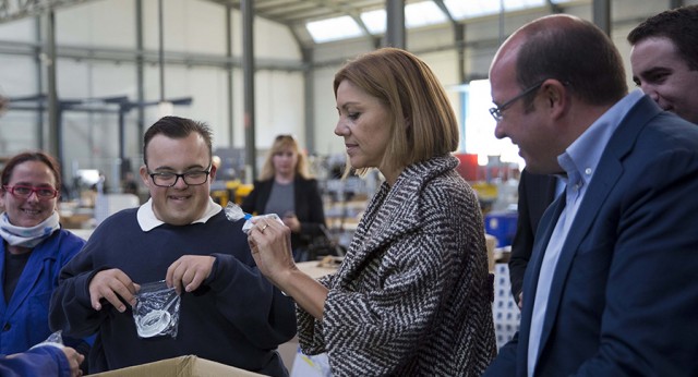 María Dolores de Cospedal visita la empresa SECOM en Molina de Segura (Murcia)