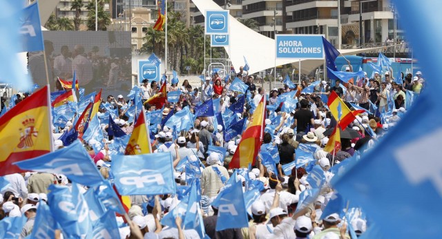 Simpatizantes y afiliados al PP durante el mitin de Mariano Rajoy