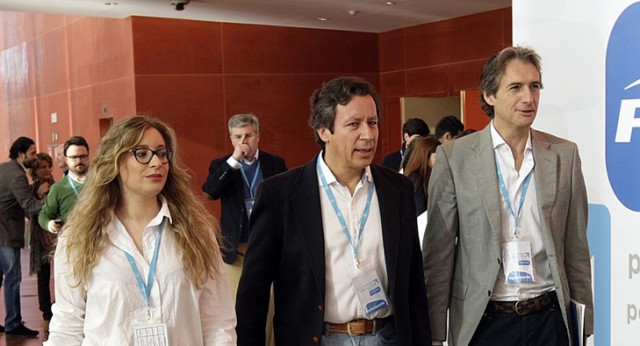 Carlos Floriano acompañado en la Convención Nacional del PP