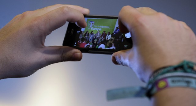 Foto a Mariano Rajoy desde un teléfono móvil