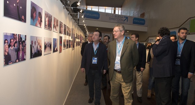 Gallardón y Manuel Cobo visitando la Historia del PP 