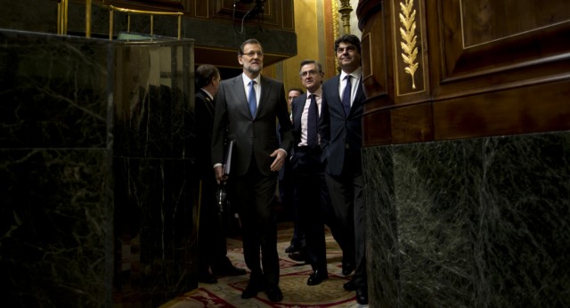 Mariano Rajoy entrado al Congreso de los Diputados junto a Jorge Moragas 