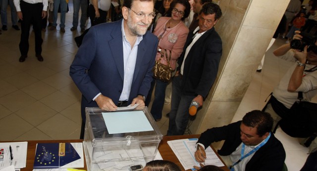 Mariano Rajoy vota en el Colegio Bernardote, en Aravaca
