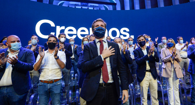 Pablo Casado junto a los presidentes provinciales