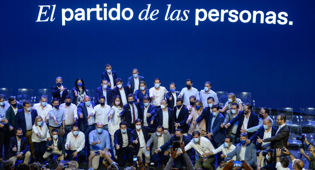 Pablo Casado junto a los presidentes provinciales