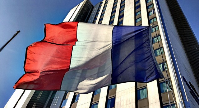 Bandera de Francia a media asta