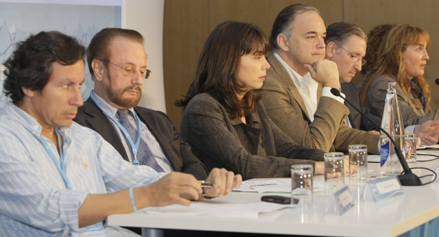 Esteban González Pons y Carlos Floriano en la mesa redonda "Energía y cambio climático: de Kioto a Copenhague"