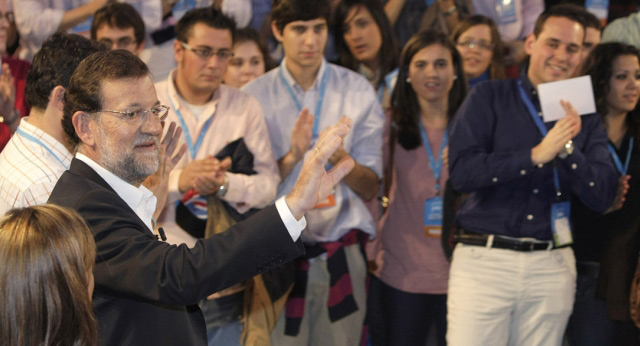 Mariano Rajoy es recibido por los jóvenes de Nuevas Generaciones