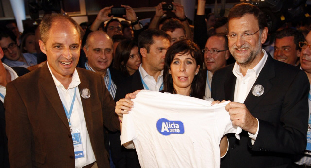 Mariano Rajoy y Francisco Camps no han dudado en mostrar todo su apoyo a Aliicia Sánchez Camacho en su candidatura para la presidencia de la Generalitat 