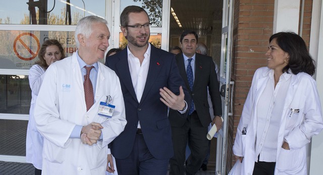 Javier Maroto visita el Hospital Príncipe de Asturias de Alcalá de Henares