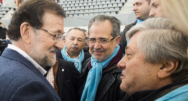 Mariano Rajoy con Leopoldo López en el acto de central de campaña en Madrid
