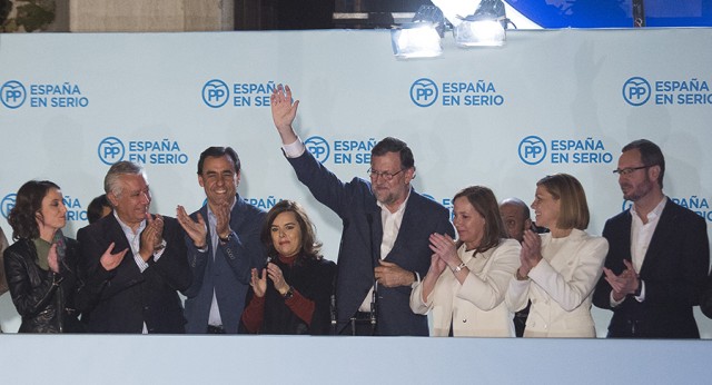 Mariano Rajoy en el balcón de Génova