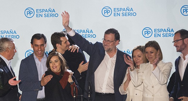 Mariano Rajoy en el balcón de Génova