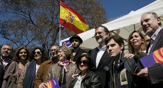 Mariano Rajoy con miembros de Societat Civil Catalana