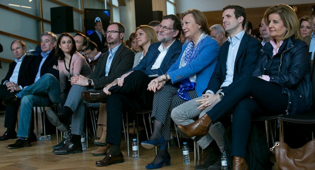 Mariano Rajoy junto a los Vicesecretarios Generales y la Presidenta del PP de Aragón, Luisa Fernanda Rudi