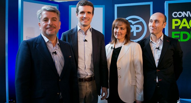 Pablo Casado junto a los ponentes de la mesa 'La 'Ruta Social' al servicio de los nuevos retos de nuestro sistema educativo en el Siglo XXI'