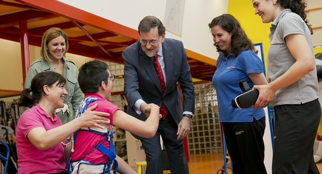 Mariano Rajoy y María Dolores de Cospedal visitan la Fundación NIPACE