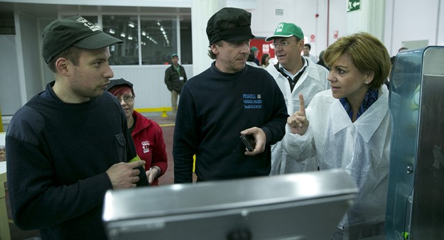 Cospedal visita la Agrupación de Cooperativas del Valle del Jerte