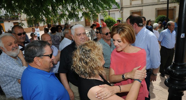 Mª Dolores Cospedal visita el municipio toledano de La Villa de Don Fadrique