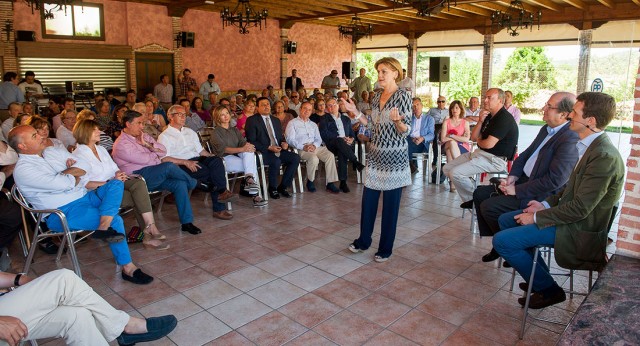 Mª Dolores de Cospedal visita Candeleda (Ávila)