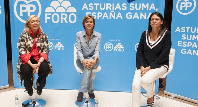 María Dolores de Cospedal interviene en un acto en Gijón