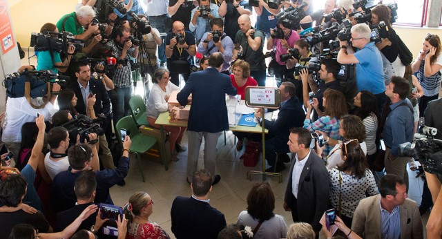 Mariano Rajoy ejerciendo su derecho a voto