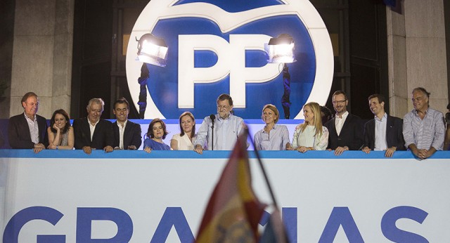 Mariano Rajoy celebra los resultados del 26J en el balcón de Génova 