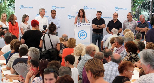 Andrea Levy en un acto con afiliados y simpatizantes del partido en el municipio de Poio (Pontevedra)