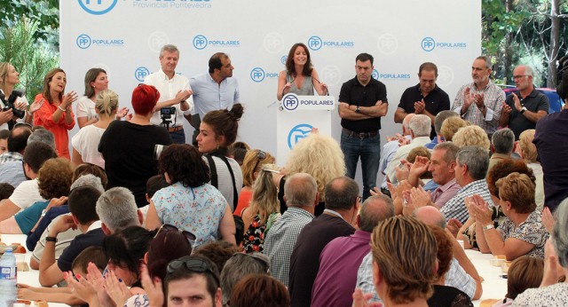 Andrea Levy en un acto con afiliados y simpatizantes del partido en el municipio de Poio (Pontevedra)