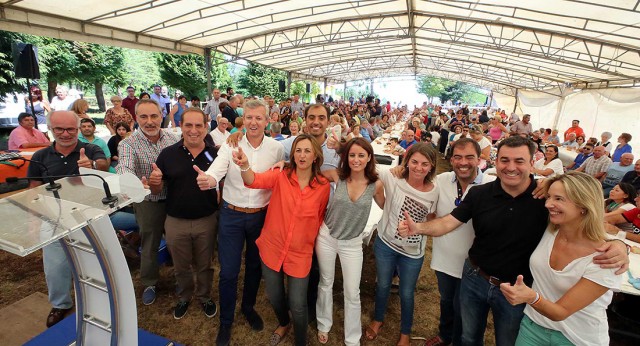 Andrea Levy en un acto con afiliados y simpatizantes del partido en el municipio de Poio (Pontevedra)