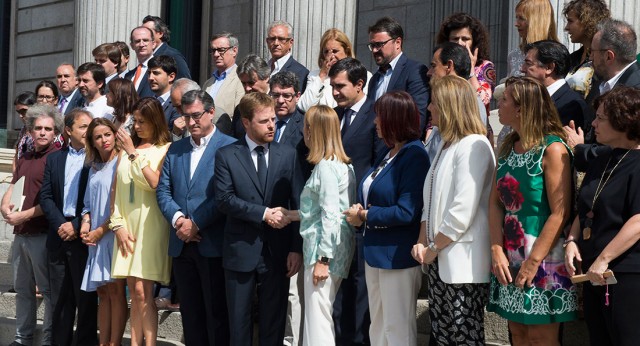 Minuto de silencio en el Congreso de los diputados por el terremoto de Italia