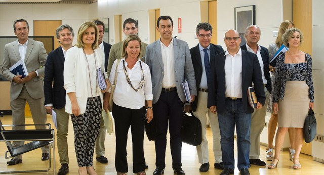 Reunión entre los equipos del PP y Coalición Canaria en el Congreso de los Diputados