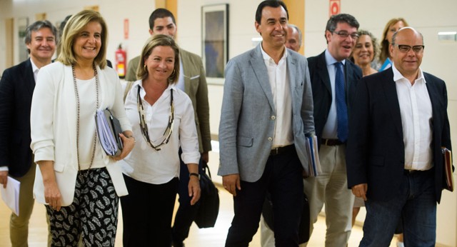 Reunión entre los equipos del PP y Coalición Canaria en el Congreso de los Diputados