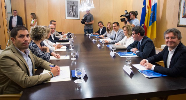 Reunión entre los equipos del PP y Coalición Canaria en el Congreso de los Diputados