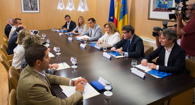 Reunión entre los equipos del PP y Coalición Canaria en el Congreso de los Diputados