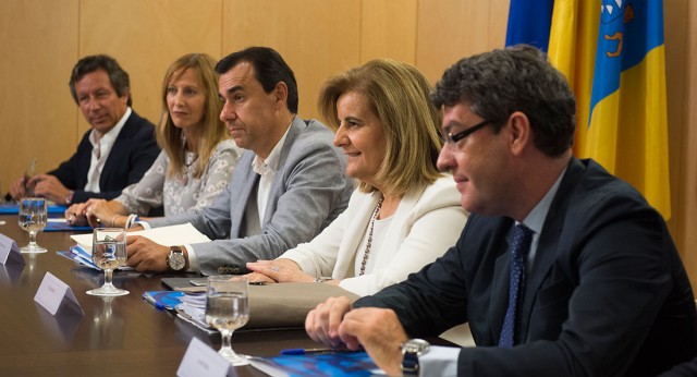 Reunión entre los equipos del PP y Coalición Canaria en el Congreso de los Diputados