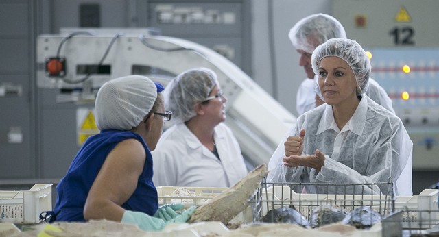 María Dolores de Cospedal visita la empresa PESCAMAR