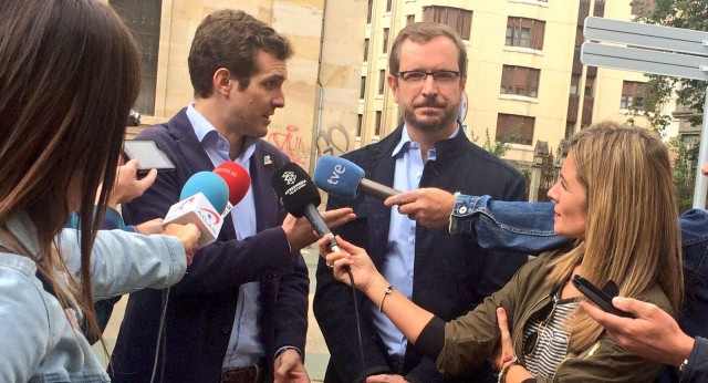 Pablo Casado y Javier Maroto participan en un acto con jóvenes en Vitoria