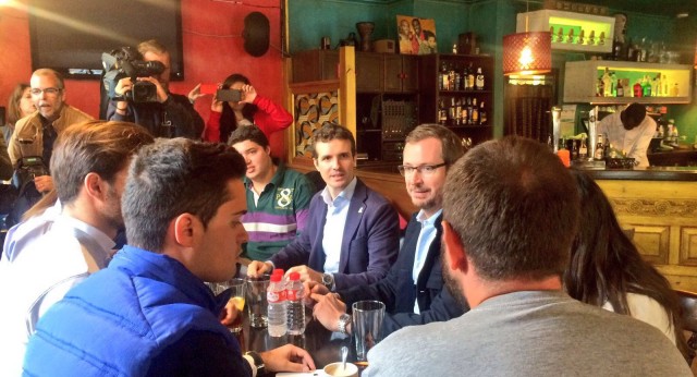 Pablo Casado y Javier Maroto participan en un acto con jóvenes en Vitoria