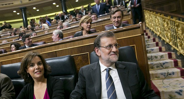 Mariano Rajoy con Soraya Sáenz de Santamaría durante la Sesión de Investidura