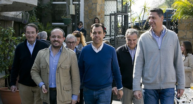 Fernando Martínez-Maillo pasea por Tarragona con Alejandro Fernández y Xavi García Albiol