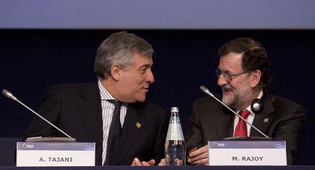 Mariano Rajoy con Antonio Tajani en el Congreso del PPE