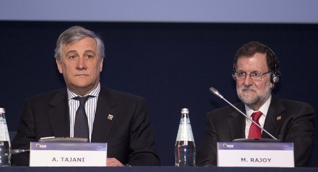 Mariano Rajoy con Antonio Tajani en el Congreso del PPE