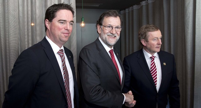 Mariano Rajoy con el primer ministro de Irlanda, Enda Kenny, en el Congreso del PPE en Malta